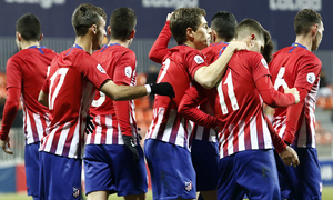 Temp. 18-19 | Atlético de Madrid B - Unión Adarve | Celebración piña
