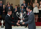 Temporada 14-15. Entrega premios Nacionales del Deporte. Simeone recibe el premio de manos del Rey Felipe VI
